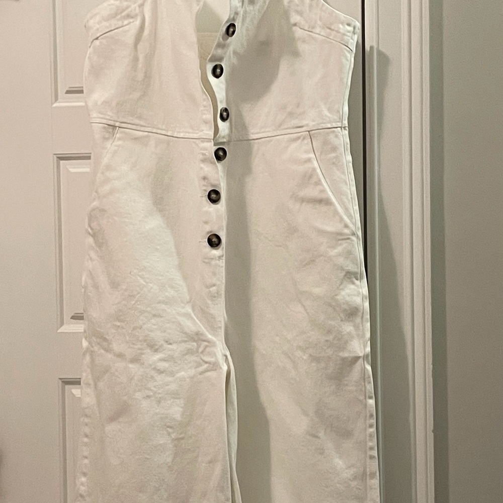 Stylish White Button-Down Jumpsuit - image 1